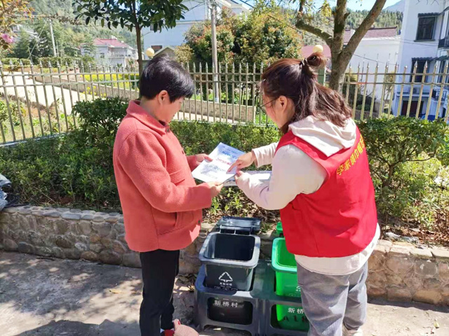 浙江農村智能垃圾桶引領垃圾分類